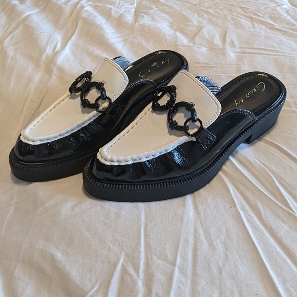 Circus by Sam Edelman Nancy Black White Rounded Toe Patent Slip On Dress Mules - Picture 3 of 6